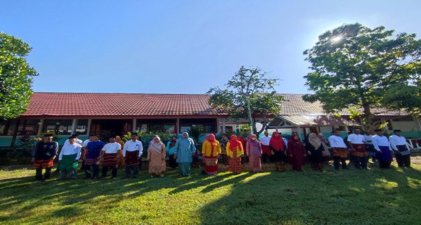SMA NEGERI 1 KEMPO MEMPERINGATI UPACARA HARI PENDIDIKAN NASIONAL 2 MEI 2023