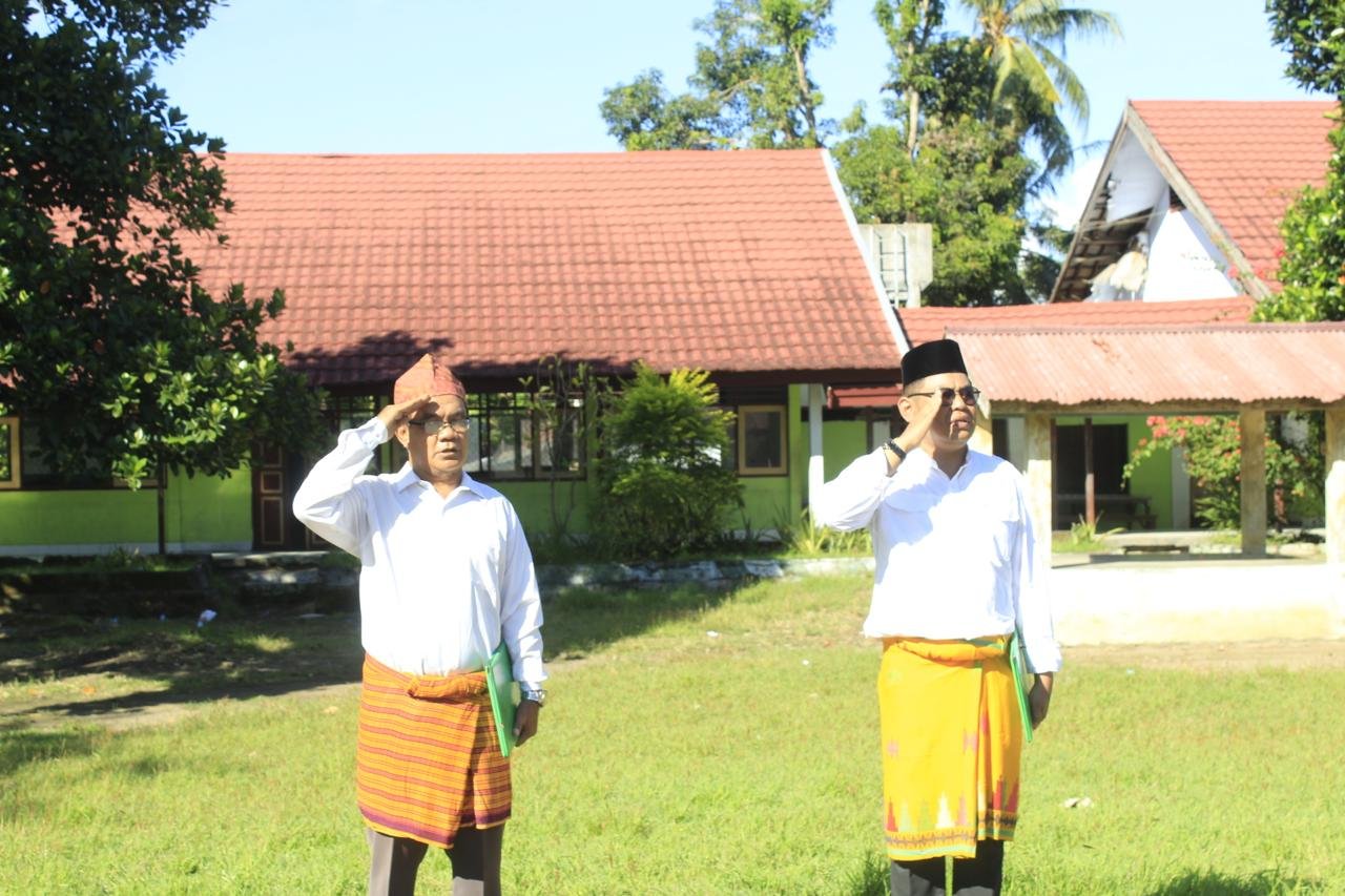 Pembaca UUD 1945 dan Doa