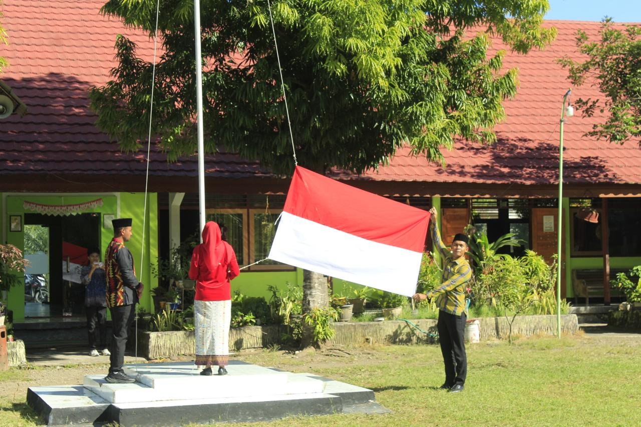 Petugas Pengerek Bendera